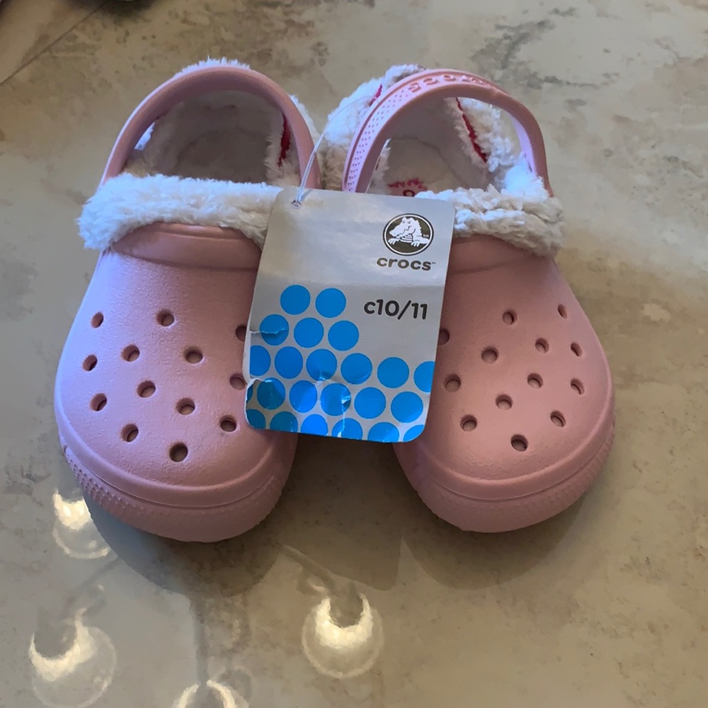 fur lined pink crocs